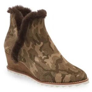 Pelle Moda Shoes‎ Womens Size 6.5 Erin Faux Fur Trim Wedge Camouflage Bootie